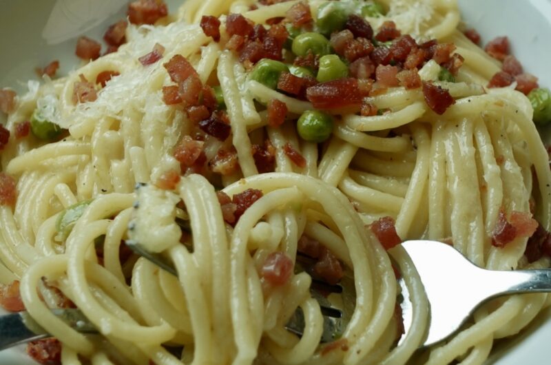 Creamy Pasta with Pancetta and Peas (No Cream)